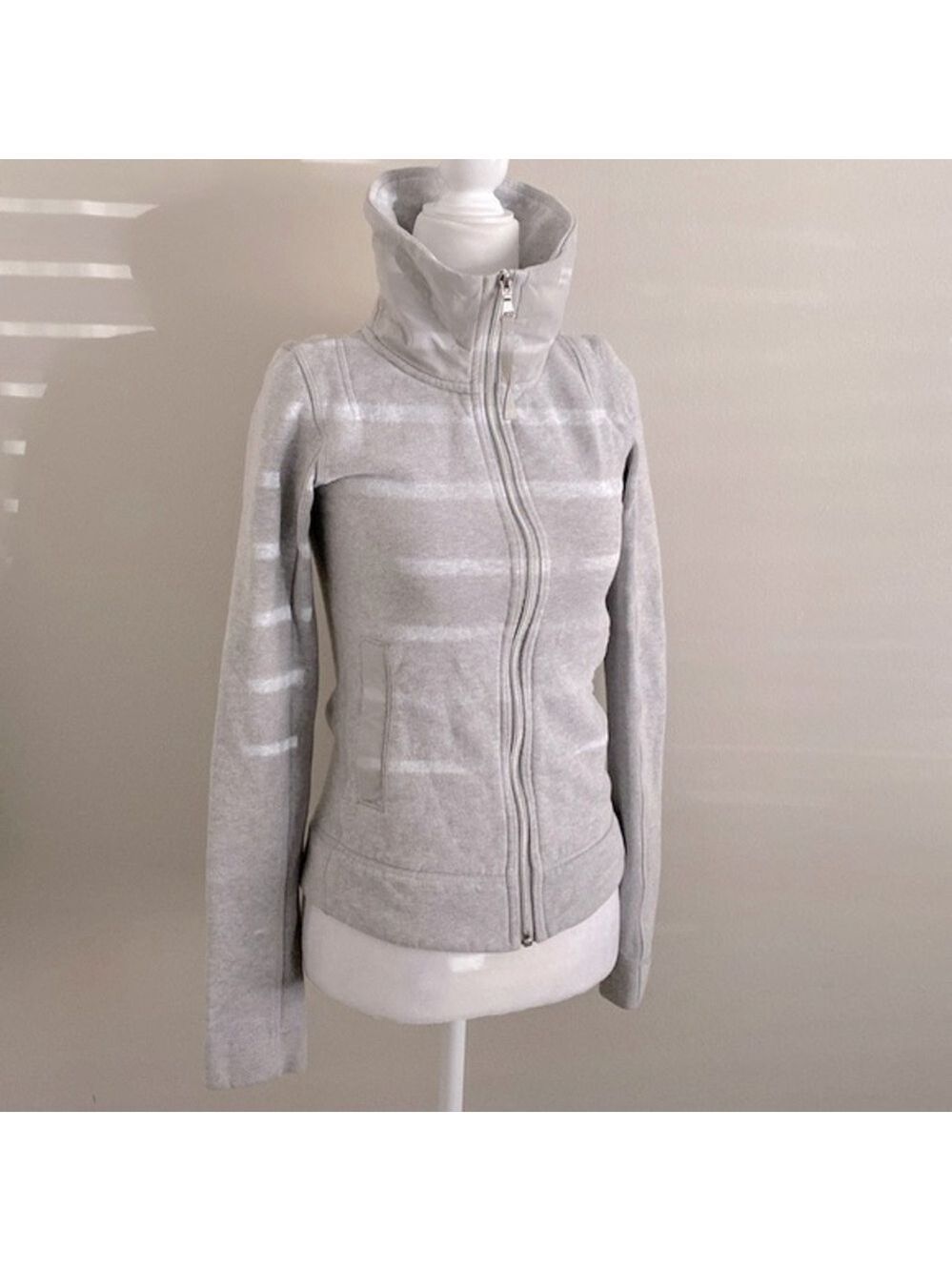 Lululemon En Route gray mock neck jogging jacket